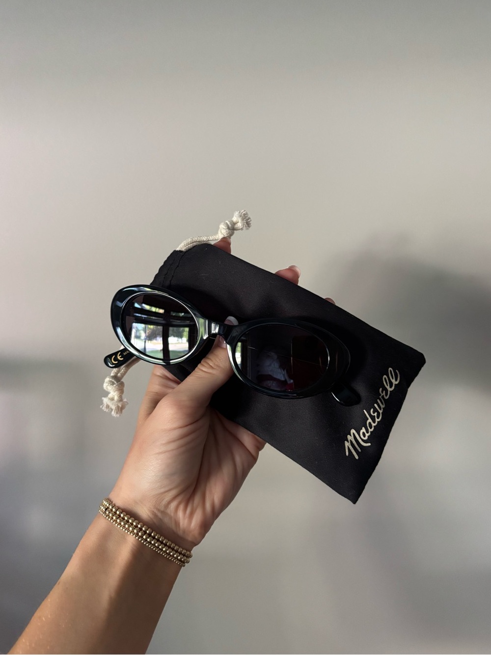 Madewell Russell Oval Black Sunglasses - Picture 5 of 5
